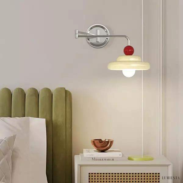 Lampa ścienna z ruchomym ramieniem w kolorze kremowym