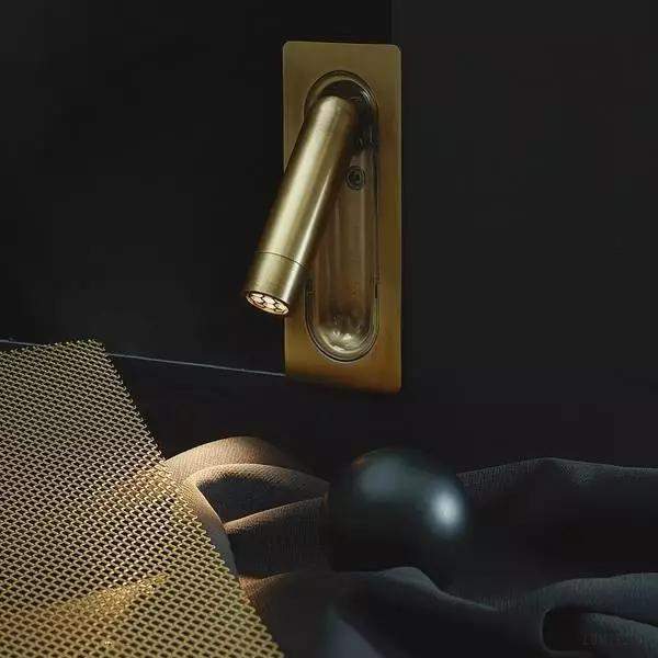 Lampa ścienna Ledtube z regulowanym strumieniem światła