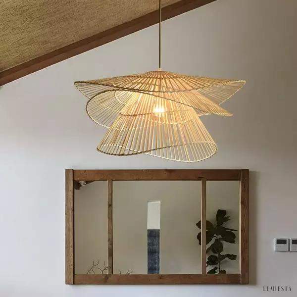 Rattanowa lampa wisząca w stylu wiejskim