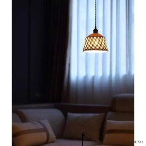 Ażurowa lampa ceramiczna z ręcznie rzeźbionym kloszem