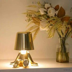 Innowacyjna lampa Thinker w kształcie postaci złotej lub chromowanej