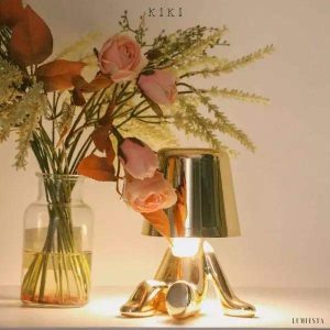 Innowacyjna lampa Thinker w kształcie postaci złotej lub chromowanej