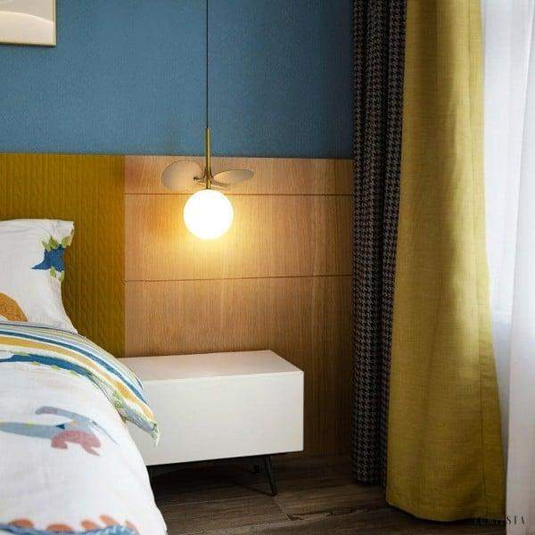 Wielokolorowa lampa wisząca szklana kula w designie liścia