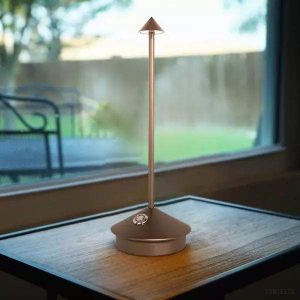 Nowoczesna lampa stołowa LED z akumulatorem w kształcie stożka