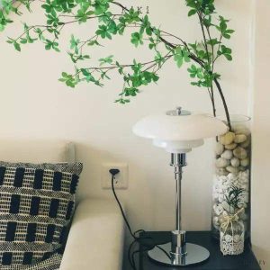 Lampa stołowa w stylu duńskim z wielowarstwowymi kloszami