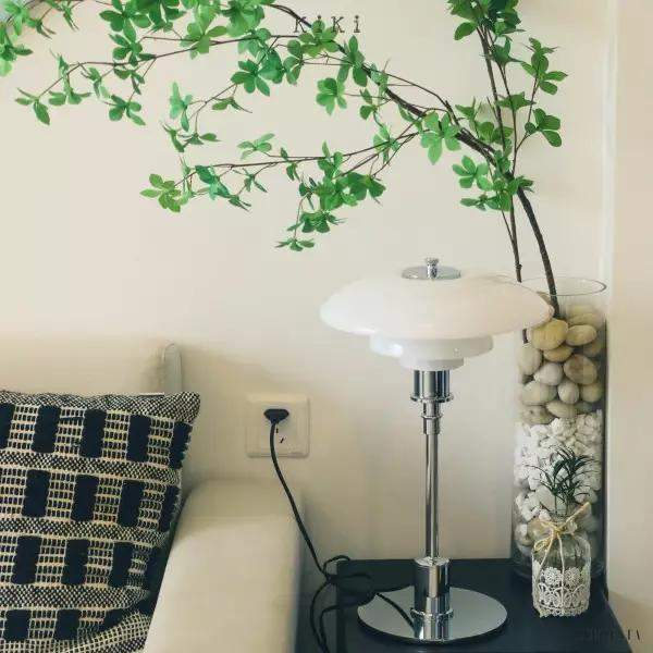 Lampa stołowa w stylu duńskim z wielowarstwowymi kloszami