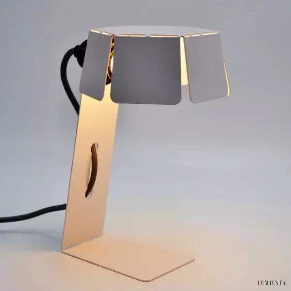 Minimalistyczna lampa biurkowa Object 3 z metalu