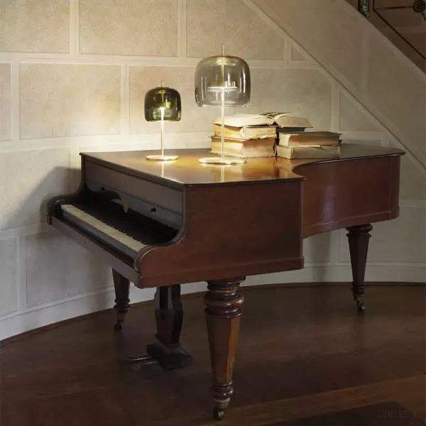 Lampka stołowa Jube szklana retro z metalowym wykończeniem