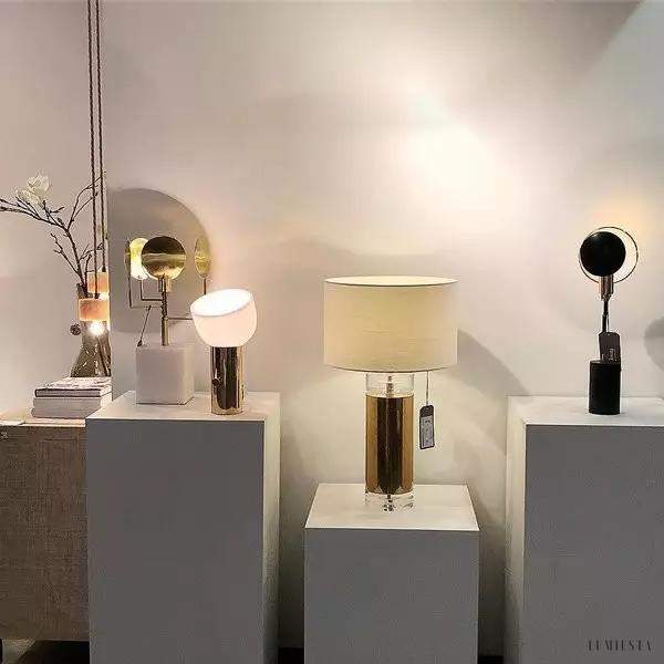 Lampa stołowa Parker w stylu nowoczesnym z białym kloszem