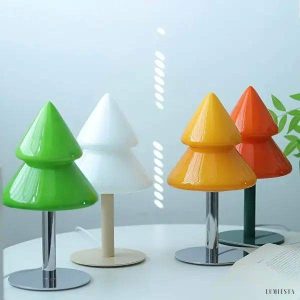 Lampka stołowa w kształcie choinki z kolorowego szkła