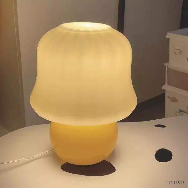 Lampa stołowa musztardowa z ręcznie formowanego szkła