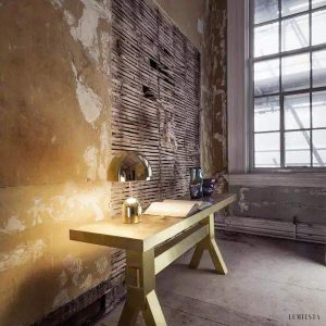 Lampa stołowa w kształcie dzwonu z lustrzanym wykończeniem