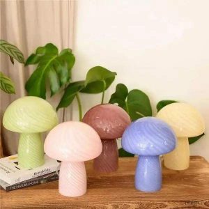 Nowoczesna lampa stołowa w kształcie grzyba z kolorowym kloszem