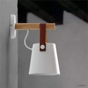 Lampa ścienna LED w skandynawskim stylu z drewnianym wykończeniem