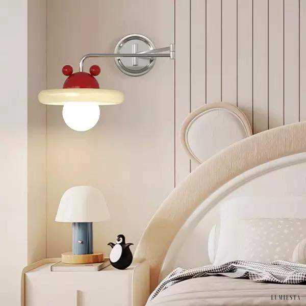 Lampa ścienna z ruchomym ramieniem w kolorze kremowym