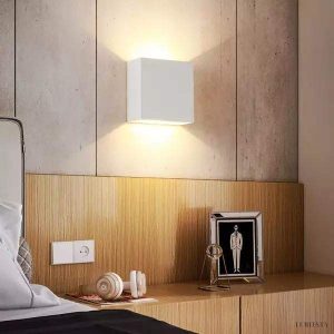 Lampa ścienna LED w kształcie sześcianu styl industrialny