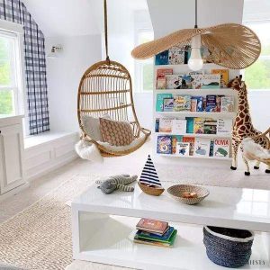 Rattanowa lampa wisząca Wabi Sabi ze słomkowym kapeluszem