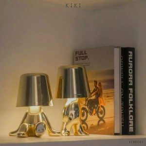 Innowacyjna lampa Thinker w kształcie postaci złotej lub chromowanej