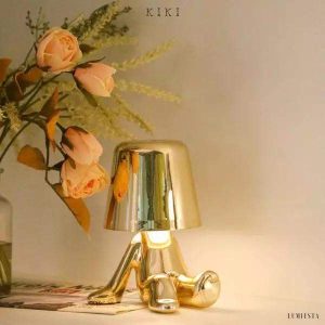 Innowacyjna lampa Thinker w kształcie postaci złotej lub chromowanej