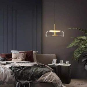 Klasyczna szklana lampa wisząca w minimalistycznym stylu