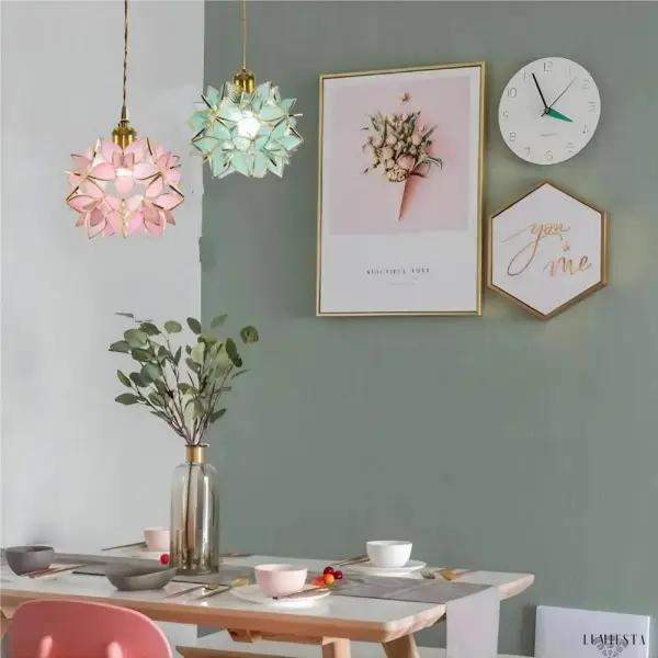 Lampa wisząca ze szkła kwiatowego w stylu dekoracyjnym