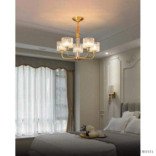 Nowoczesny żyrandol mosiężny z szklanymi kloszami 5-punktowy