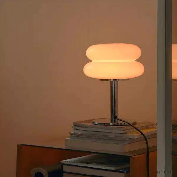 Lampka stołowa Bauhaus ze szklanym kloszem minimalistyczna