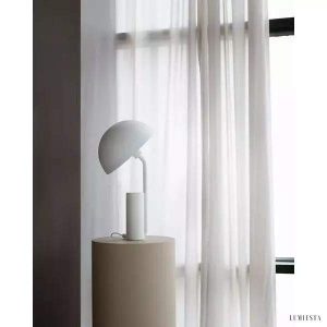 Lampa stołowa Cap z regulowanym kloszem w nowoczesnym stylu