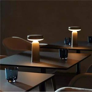 Lampa przenośna Muuto Ease minimalistyczny styl i funkcjonalność