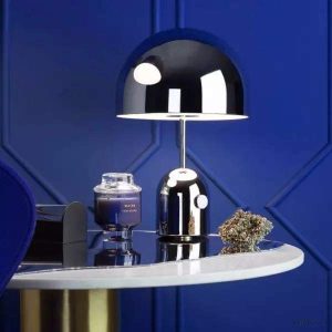 Lampa stołowa w kształcie dzwonu z lustrzanym wykończeniem