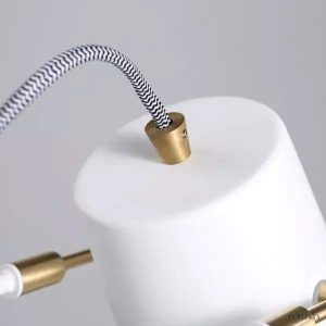 Nordycka lampa stołowa metalowa w białym stylu