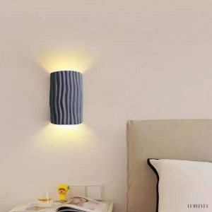 Stylowa lampka ścienna z żywicy w skandynawskim stylu