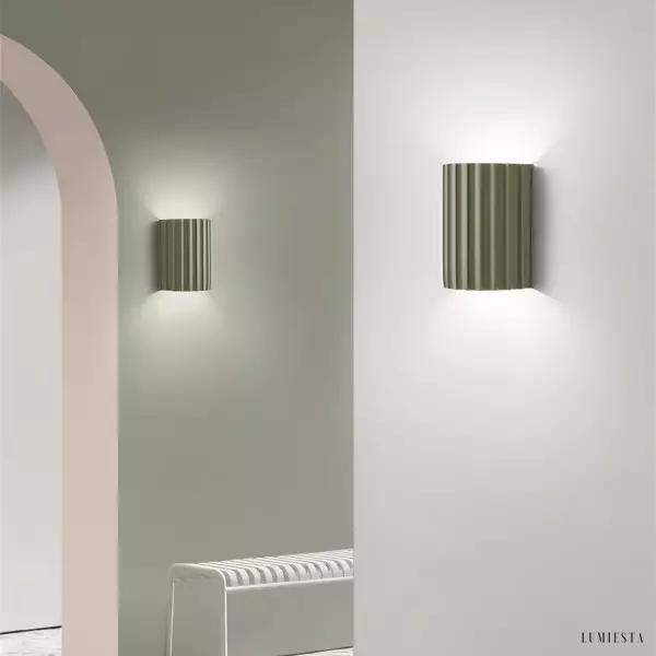 Nowoczesna lampa ścienna z teksturowanego żywicy w kształcie falisty