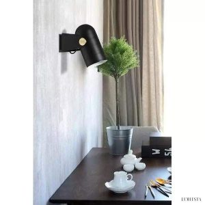 image_5-611.jpg Lampa ścienna Carronade w stylu nowoczesnym czarna z mosiężnym akcentem