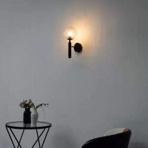 Lampa ścienna Miira w nowoczesnym stylu z kulistym kloszem