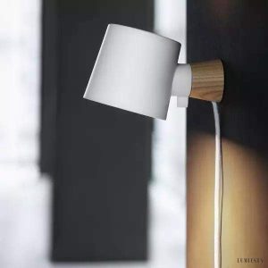 Lampka ścienna Normann Copenhagen Rise minimalistyczna biała