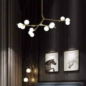 Lampa wisząca w stylu nordyckim z kulistymi kloszami