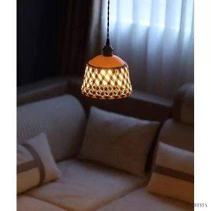 Ażurowa lampa ceramiczna z ręcznie rzeźbionym kloszem