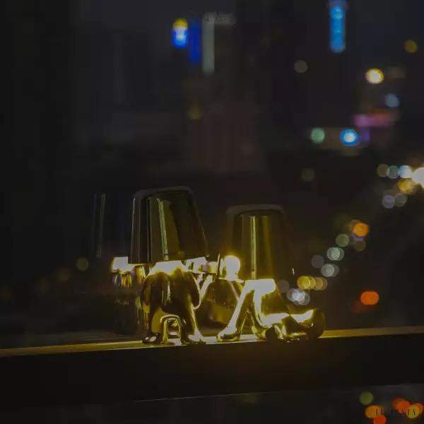 Innowacyjna lampa Thinker w kształcie postaci złotej lub chromowanej