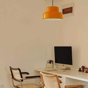 Lampa wisząca Poker w stylu Bauhaus w pomarańczowym kolorze