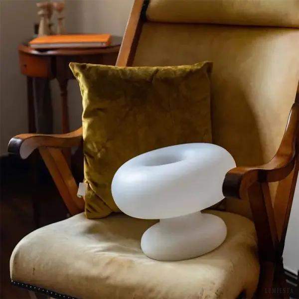 Bauhaus biała lampa stołowa w kształcie grzyba minimalistyczna