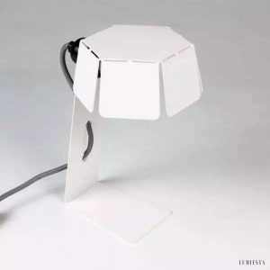 Minimalistyczna lampa biurkowa Object 3 z metalu