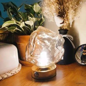 Lampa stołowa retro lava z unikalnym kloszem złotym