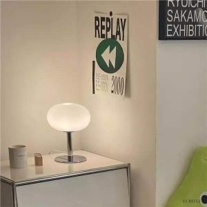 Lampa stołowa Bauhaus z dimmowalnym źródłem światła