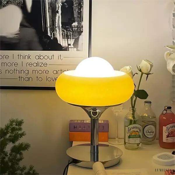 Stylowa lampa stołowa Bauhaus Egg Tart w minimalistycznym wzornictwie
