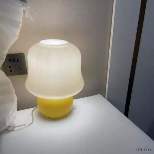 Lampa stołowa musztardowa z ręcznie formowanego szkła