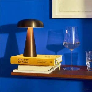 Stylowa przenośna lampa stołowa Como SC53 z kloszem w kształcie grzyba