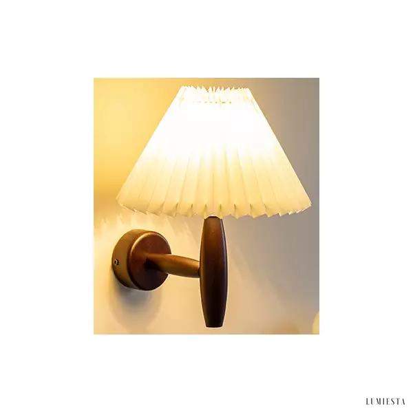 Lampa ścienna z drewna z kloszem z tkaniny kremowa