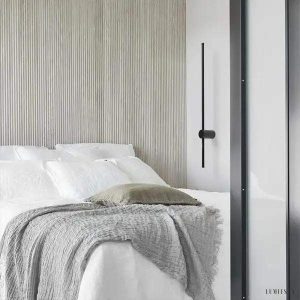 Nowoczesna czarna lampa ścienna LED w minimalistycznym stylu