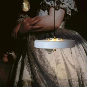 Lampa Wisząca Volt z Mosiądzu w Eleganckim Stylu